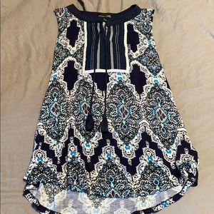 Very pretty sleeveless blouse!